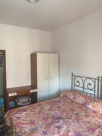Camera con letto matrimoniale a studentesse