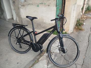 Bicicletta city e bike elettrica winora