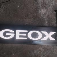 insegna pubblicitaria luminosa