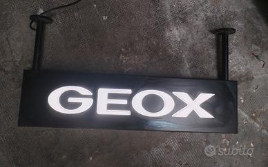 insegna pubblicitaria luminosa