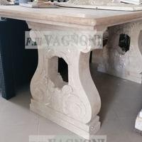 Coppia di basi in travertino scolpito per tavolo