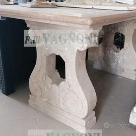 Coppia di basi in travertino scolpito per tavolo