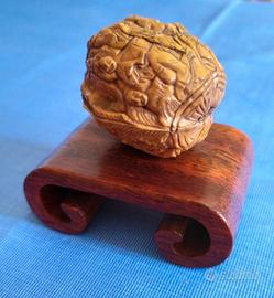 Antica noce HEDIAO intagliata su basetta - CINA