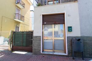 NEGOZIO A SAN GIULIANO MILANESE