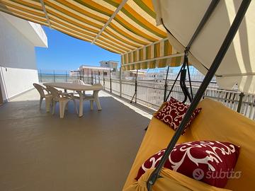 Attico vista mare, con 100 m2 di terrazzo
