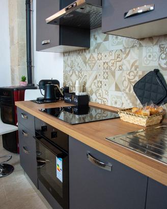 Hesperia Suite | Jacuzzi & Garden