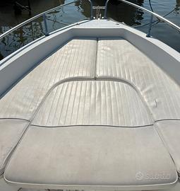 BARCA CON MOTORE FUORI BORDO MERCURY