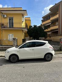 Lancia ypsilon 1.2 permuto con microcar