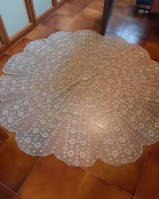 copritavolo  rotondo a uncinetto