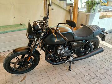 Moto Guzzi V7 Stone 
