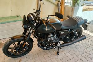 Moto Guzzi V7 Stone 