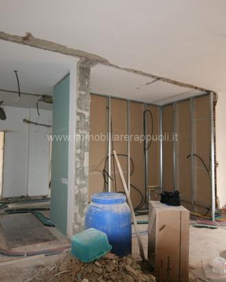AP28 - Pieve a Sinalunga ampio appartamento di cir