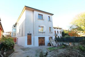 PORZIONE DI BIFAMILIARE A VICENZA
