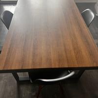 Tavolo marrone industriale con 4 sedie