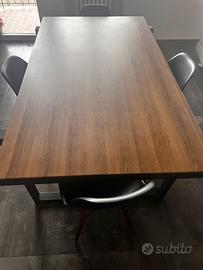 Tavolo marrone industriale con 4 sedie