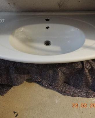 Lavabo in ceramica