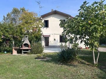 Casa indipendente di 110 m² con 3 locali e box aut