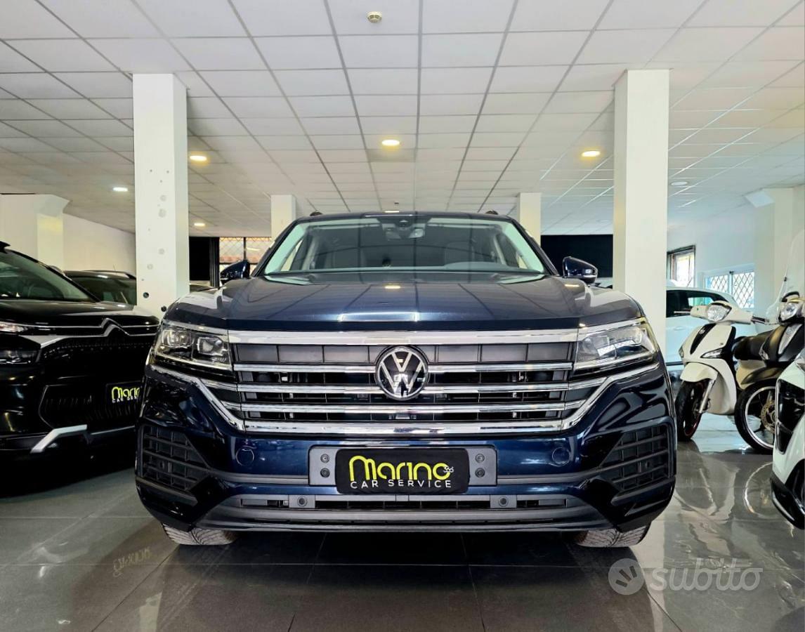VOLKSWAGEN Touareg