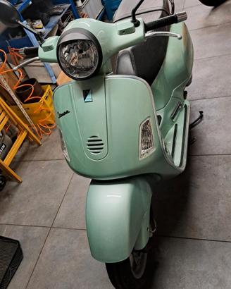Vespa Granturismo 200L