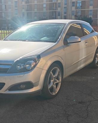 Opel Astra GTC 1.9 JTD cv 150