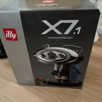 Macchina caffe’ illy