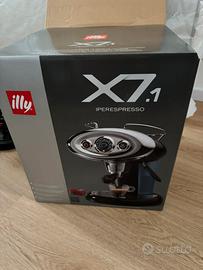 Macchina caffe’ illy