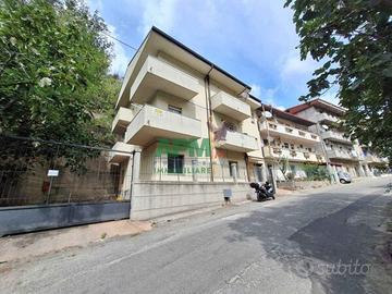 STREPITOSO INDIPENDENTE SU 3 LIVELLI CON TERRENI -