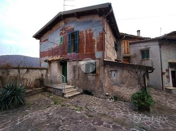 CASA SEMINDIPENDENTE A ARCINAZZO ROMANO