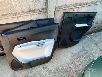 Interno suzuki ignis ibrida completo