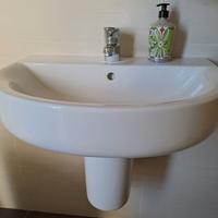 LAVANDINO per bagno con rubinetteria