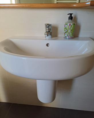 LAVANDINO per bagno con rubinetteria
