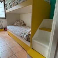 Letto a castello con meccanismo a ribalta