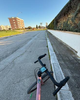 Bici gravel cube nuroad