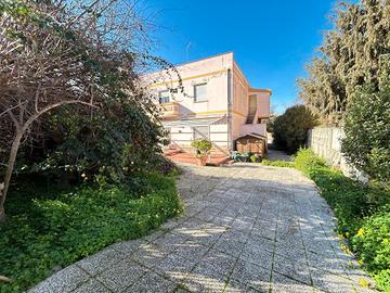 Cagliari,Via Delle Felci con 800mq di cortile