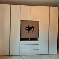 Armadio 4 stagioni artigianale con vano porta TV