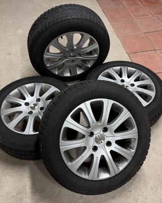 4 gomme invernali Pirelli 185/65 R15, con cerchi.
