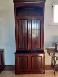 sala da pranzo compreso di tavolo senza sedie