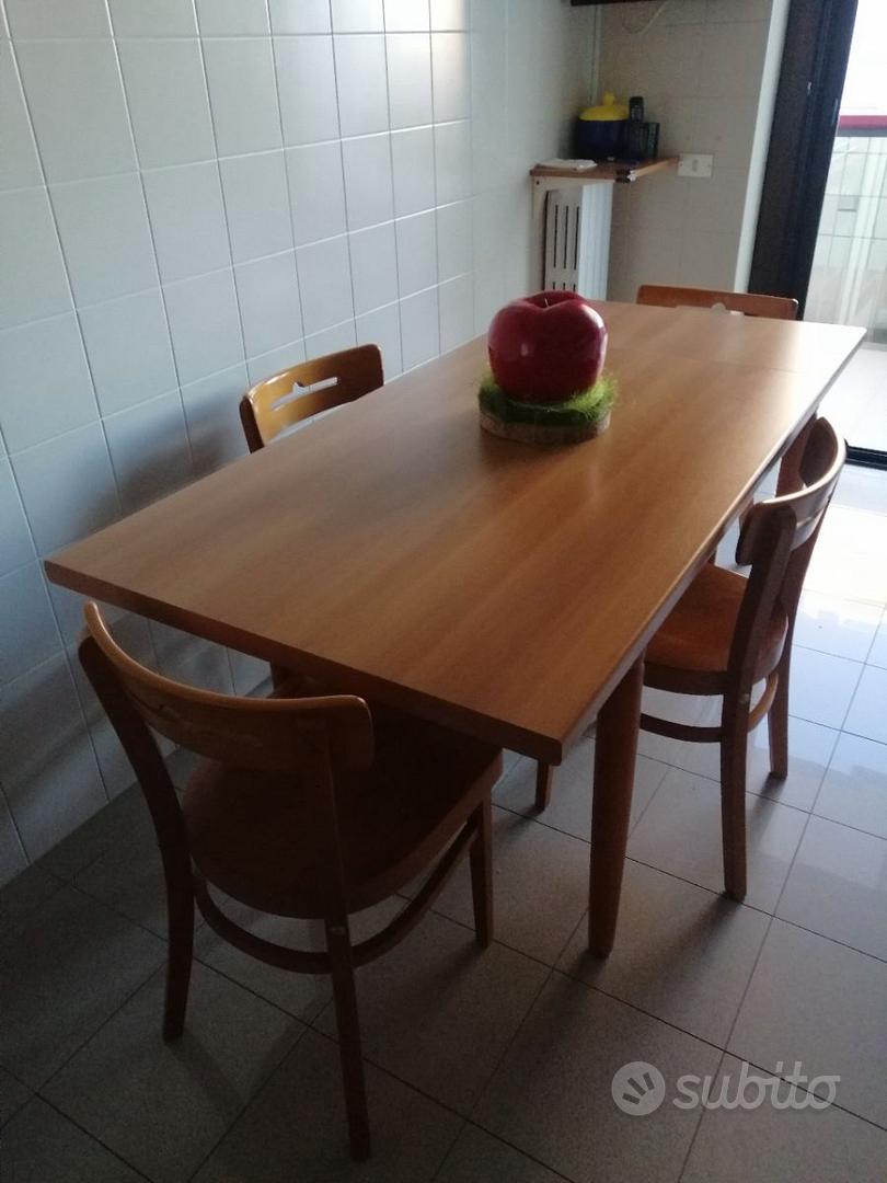 Tavolo da cucina con sedie - Arredamento e Casalinghi In vendita a