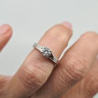 Anello Solitario in Oro 18 kt con Diamante 0,35 Ct