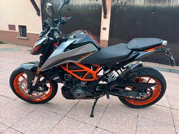Ktm duke 390 2022 grigia