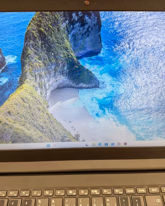 Lenovo Ryzen 5 512GB SSD 8GB RAM win 11 + office