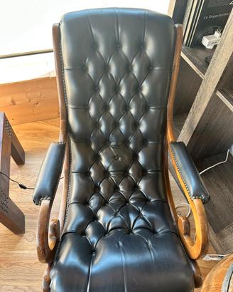 Sedia dondolo Chesterfield