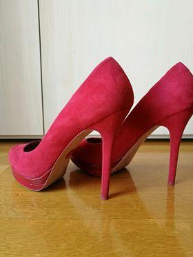 SCARPE ELEGANTI IN CAMOSCIO ROSSO - BERSHKA
