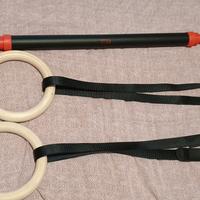 attrezzatura calisthenics anelli e barra