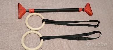 attrezzatura calisthenics anelli e barra