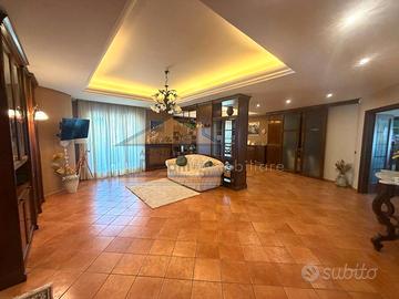 Appartamento di ampia quadratura Via M.D.Grazie