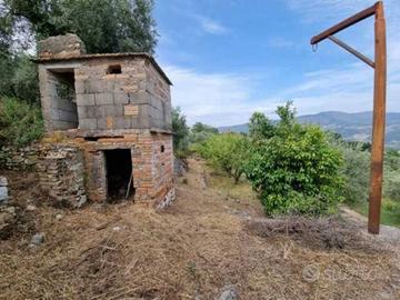Rustico / Casale di 230 m² con 5 locali e box auto