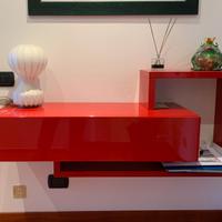 Mobile a cassetto rosso
