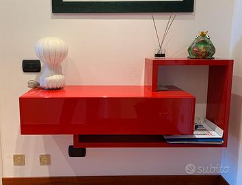 Mobile a cassetto rosso