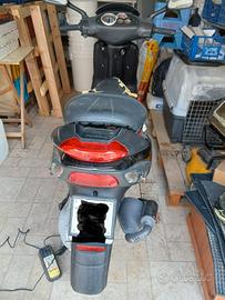 PIAGGIO NRG MC3  ANNO 2004